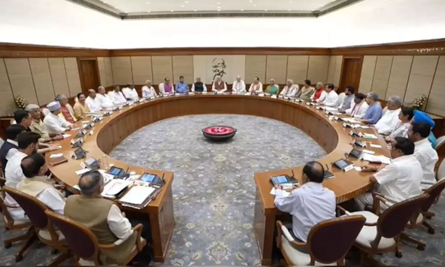 మోడీ కేబినెట్ లో భారీ మార్పులు ?