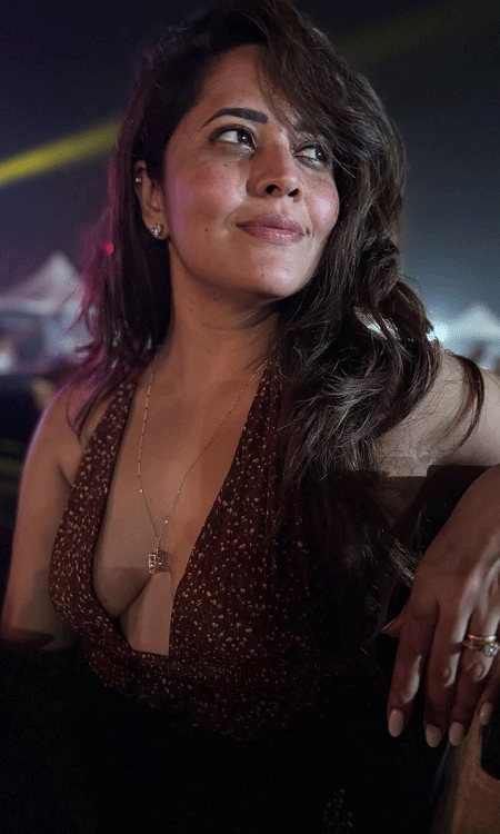 Anasuya Bharadwaj Impresses Fans with Glamorous Appearance