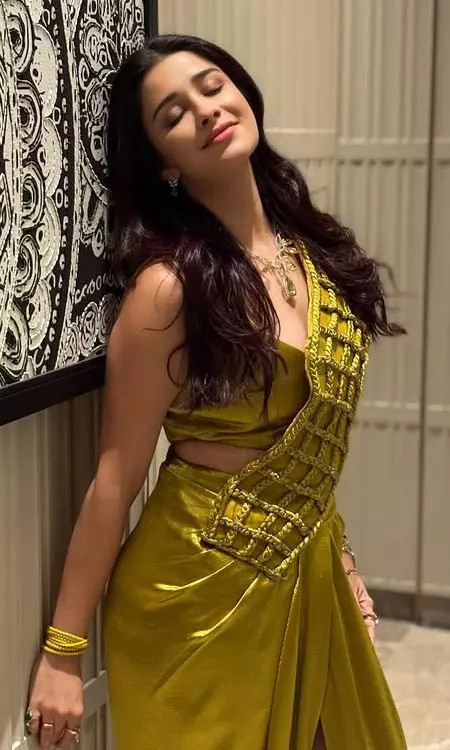 Nyra Banerjee’s Stunning Ethnic Photoshoot Goes Viral