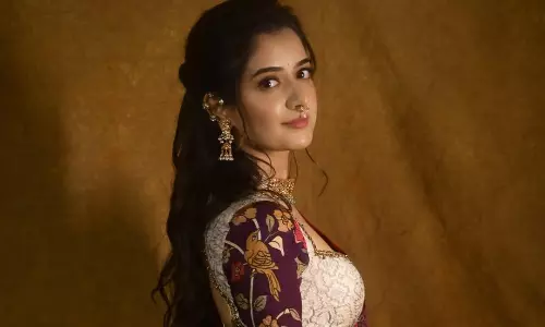 ముక్కుకు ముక్కెరతో గుండె గిల్లుతున్న ఆషిక‌