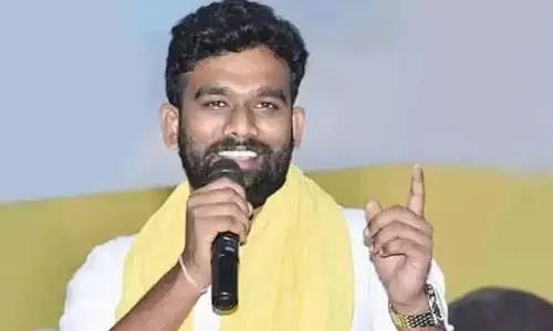 ఒక్క ఛాన్స్ కోసం వేయి చూపులు.. ప‌రిటాల శ్రీరాం మారాలి.. !