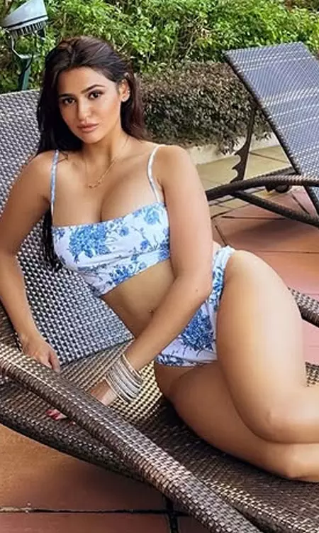 Prakriti Pavani Turns Heads with Timeless Glamour