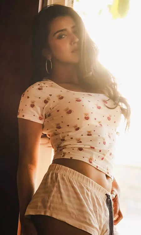 Roshni Walia Misses Her Home Badly