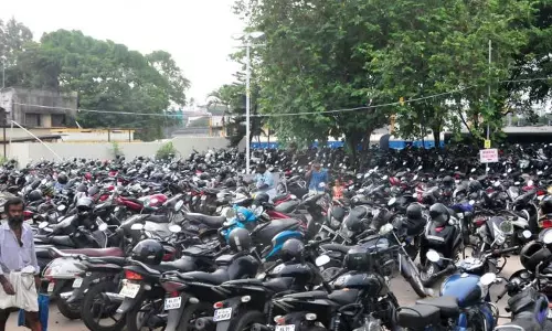 థియేటర్లలో పార్కింగ్ ఫీజు.. ఇకనైనా ఫాలో అవుతారా?