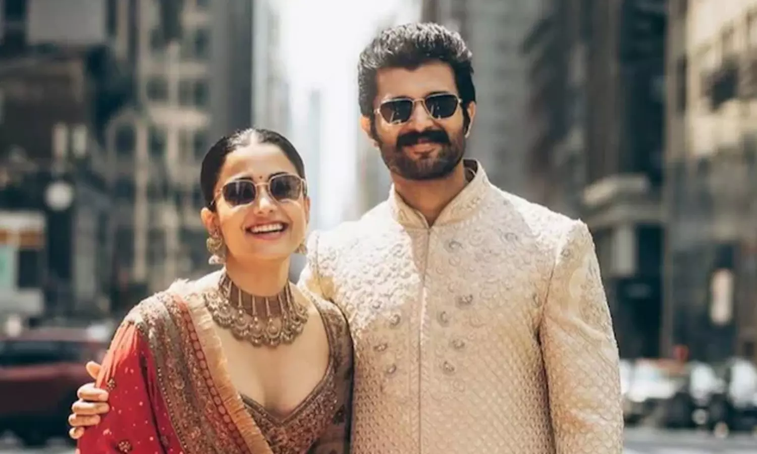 అప్పుడే సెట్ లోకి అడుగు పెడుతున్న విరోష్ జంట! అప్పుడే సెట్ లోకి అడుగు పెడుతున్న విరోష్ జంట!