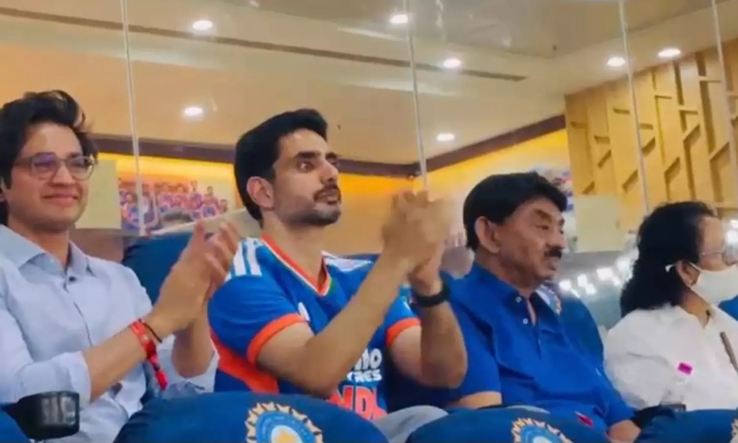 జగన్ విమర్శలు, లోకేశ్ తగ్గేదేలే.. టీ20 ఫైనల్స్ లో యువనేత