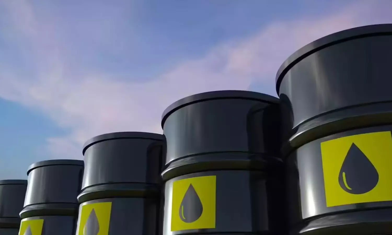 వార్ వేళ భారత్ చుట్టూ ఉన్న దేశాల్లో పెట్రోల్ ధర ఎంత పెరిగింది?