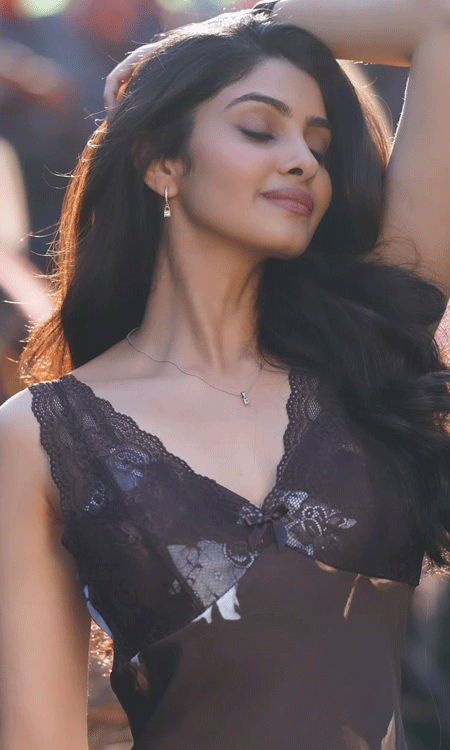 Actress Manasa Varanasi Drops Beautiful Golden Hour Post