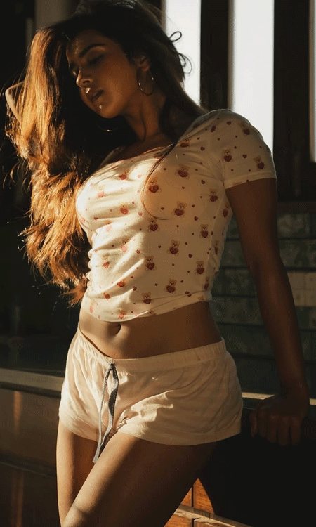 Roshni Walia: Home Club Vibes