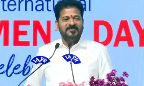 కాలేజీ అమ్మాయిలకు ఈవీ స్కూటర్లు.. రేవంత్ భారీ ఆఫర్