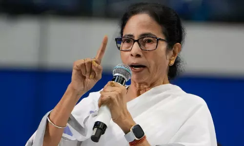 దీదీ మూర్ఖత్వం.. అత్యున్నత అధికారులకు శాపం కానుందా?