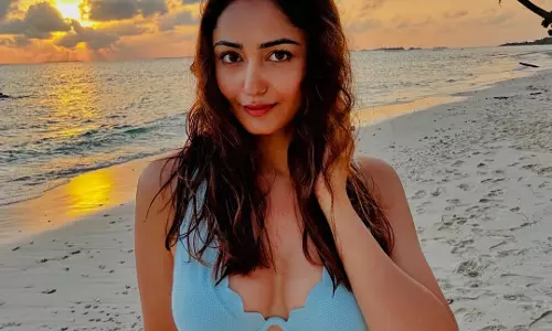 Tridha Choudhury’s Beach Glow Is Pure Magic