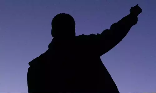 యువ సంచ‌ల‌నాలు సీనియ‌ర్ నే మించిపోయారే!