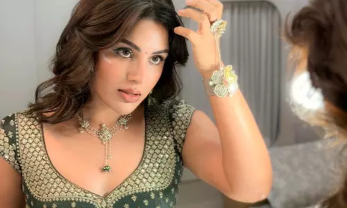 Samyuktha Menon’s Elegant Mirror Moment: A Vision in Green