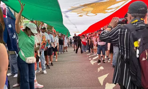 విదేశాల్లోని ఇరానీయులకు షాకిచ్చే వార్నింగ్