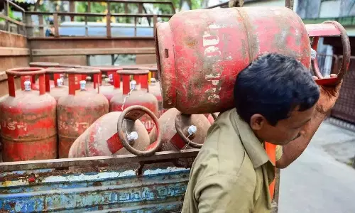 గ్యాస్ దెబ్బ‌కు బెంగ‌ళూరులో హోట‌ళ్లు, రెస్టారెంట్లు బంద్