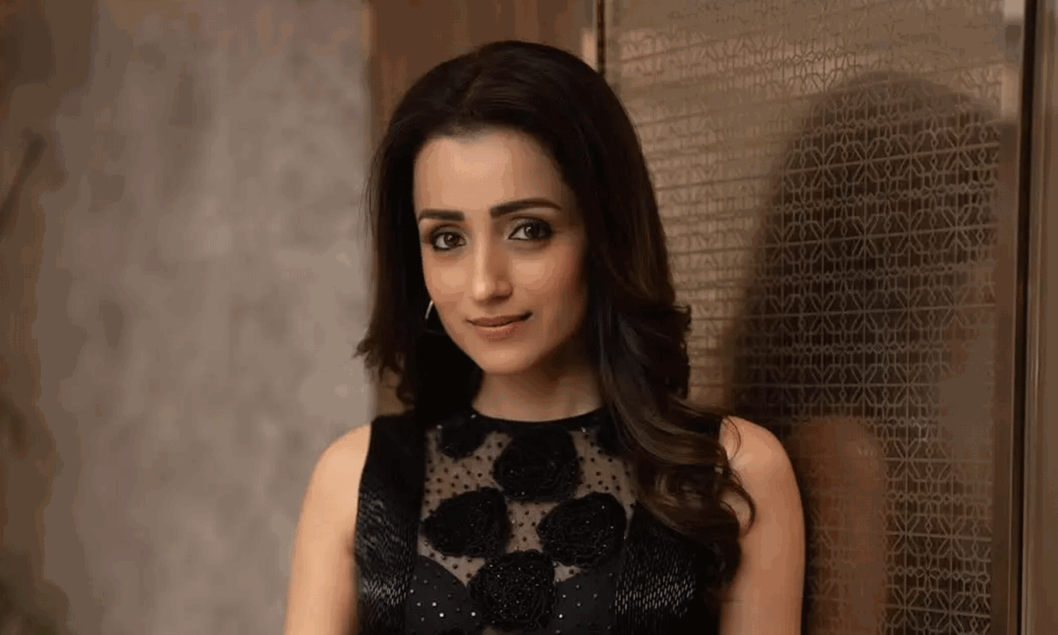 త్రిష ఫైర్ అవ్వడంతో సీన్ రివర్స్!