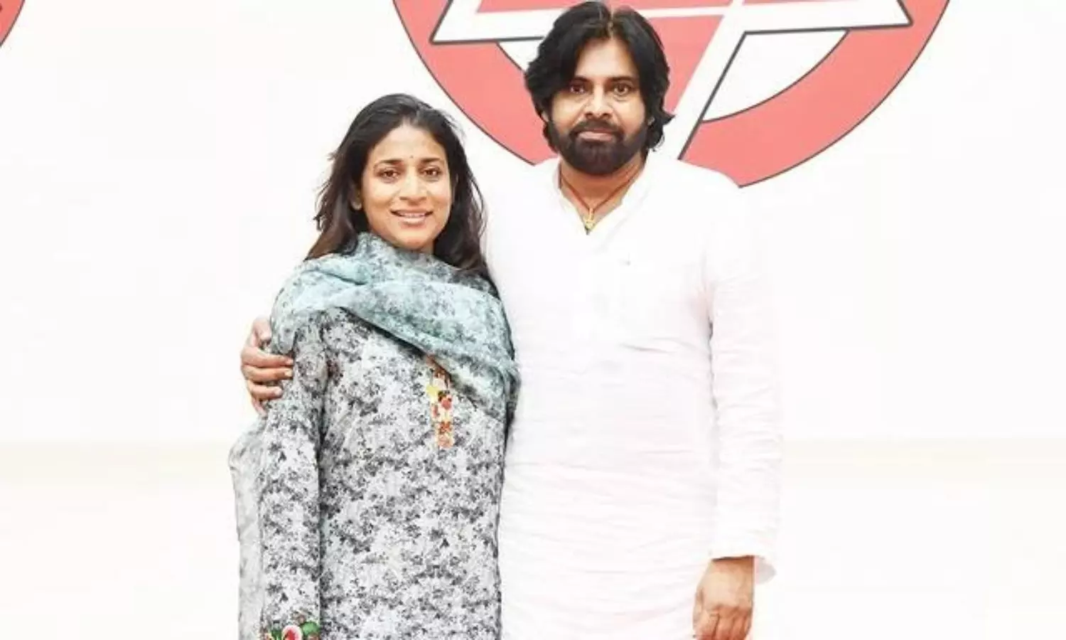 ప‌వ‌న్ క‌ల్యాణ్ ఆ స్టోరీస్‌తో భ‌య‌పెట్టేవాడా?