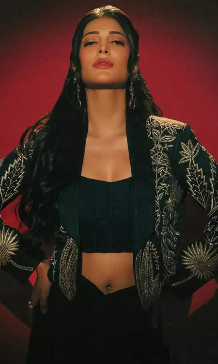 Shruti Haasans Regal Photoshoot Magic