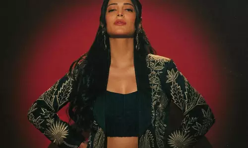 Shruti Haasans Regal Photoshoot Magic