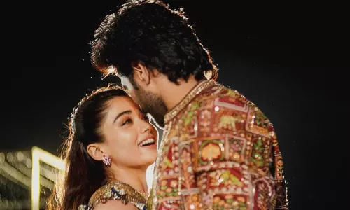 మెహందీ వేడుకల్లో మెరిసిన విరోష్ జంట.. ఆకట్టుకుంటున్న ఫోటోలు!