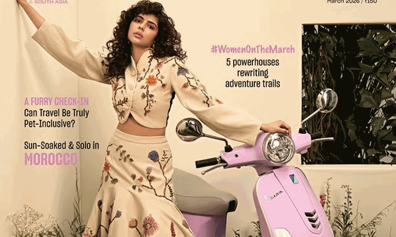 స్కూటీపై అదిరిపోయే స్టిల్స్.. కొత్త లుక్ లో ఆకట్టుకుంటున్న కళ్యాణి ప్రియదర్శన్!