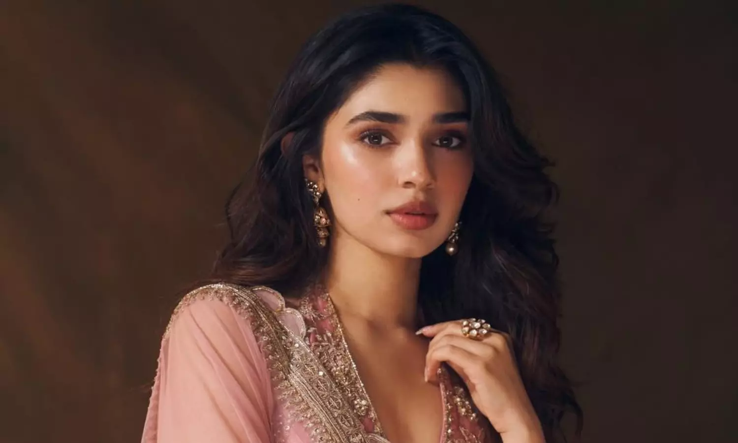 బేబీ పింక్ లెహంగాలో ఆకట్టుకుంటున్న బేబమ్మ.. లుక్స్ అదుర్స్!