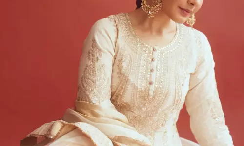 Raashii Khanna Radiates Elegance in Traditional Look