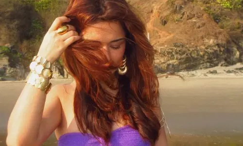 Avneet Kaur stuns in vibrant summer beach photo