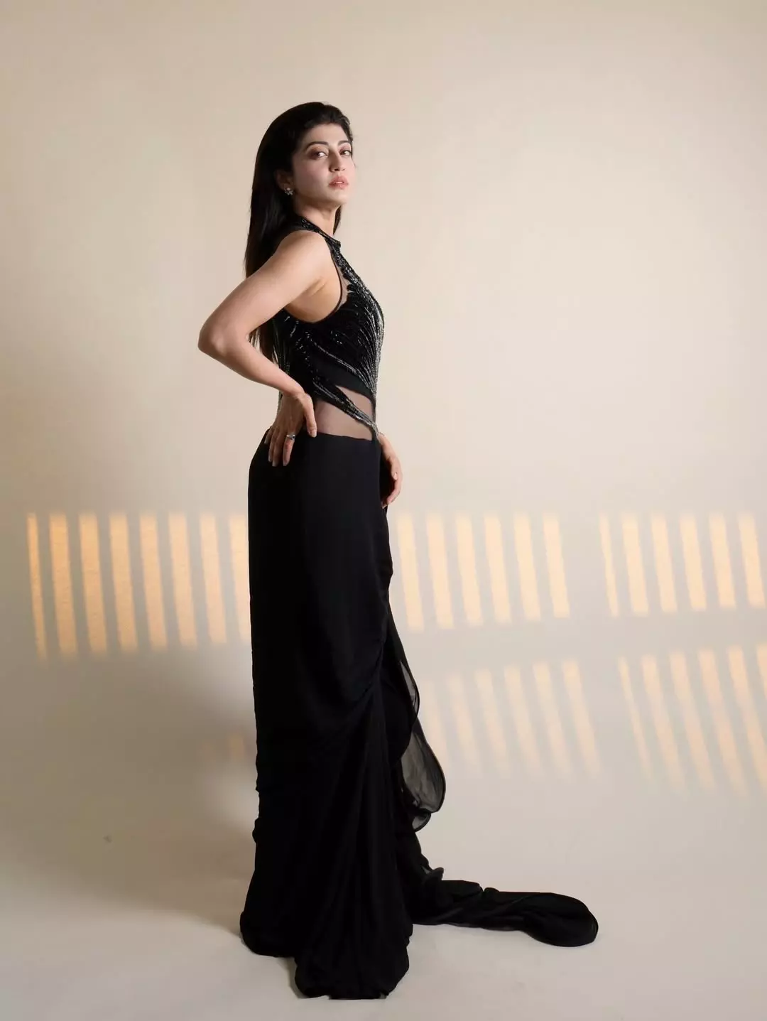 Pranitha Subhash Mesmerizes In Stylish Black Saree Look Pranitha Subhash Mesmerizes In Stylish Black Saree Look