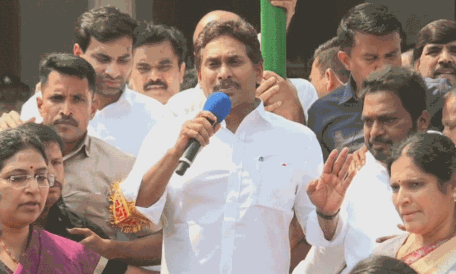 జగన్ పక్కన ఆయన మిస్...నిజమేనా ?