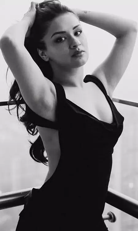 Avneet Kaur Mesmerizes in Mystical Black-and-White Balcony Photoshoot