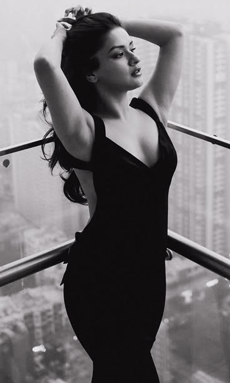 Avneet Kaur’s Bold Monochrome Look Steals the Spotlight