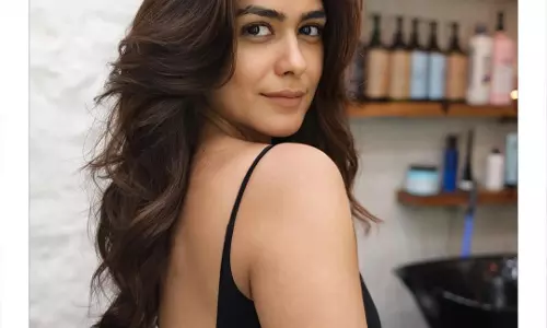 Mrunal Thakur Flaunts Glamorous New Haircut