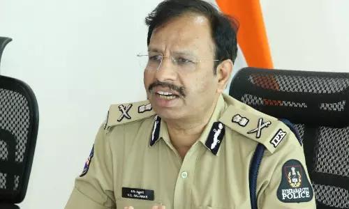 గ్యాస్ కష్టాల్లో కేటుగాళ్ల వేట!: నకిలీ లింకులతో బ్యాంక్ ఖాతాలు ఖాళీ.. సజ్జనార్ సీరియస్ వార్నింగ్!