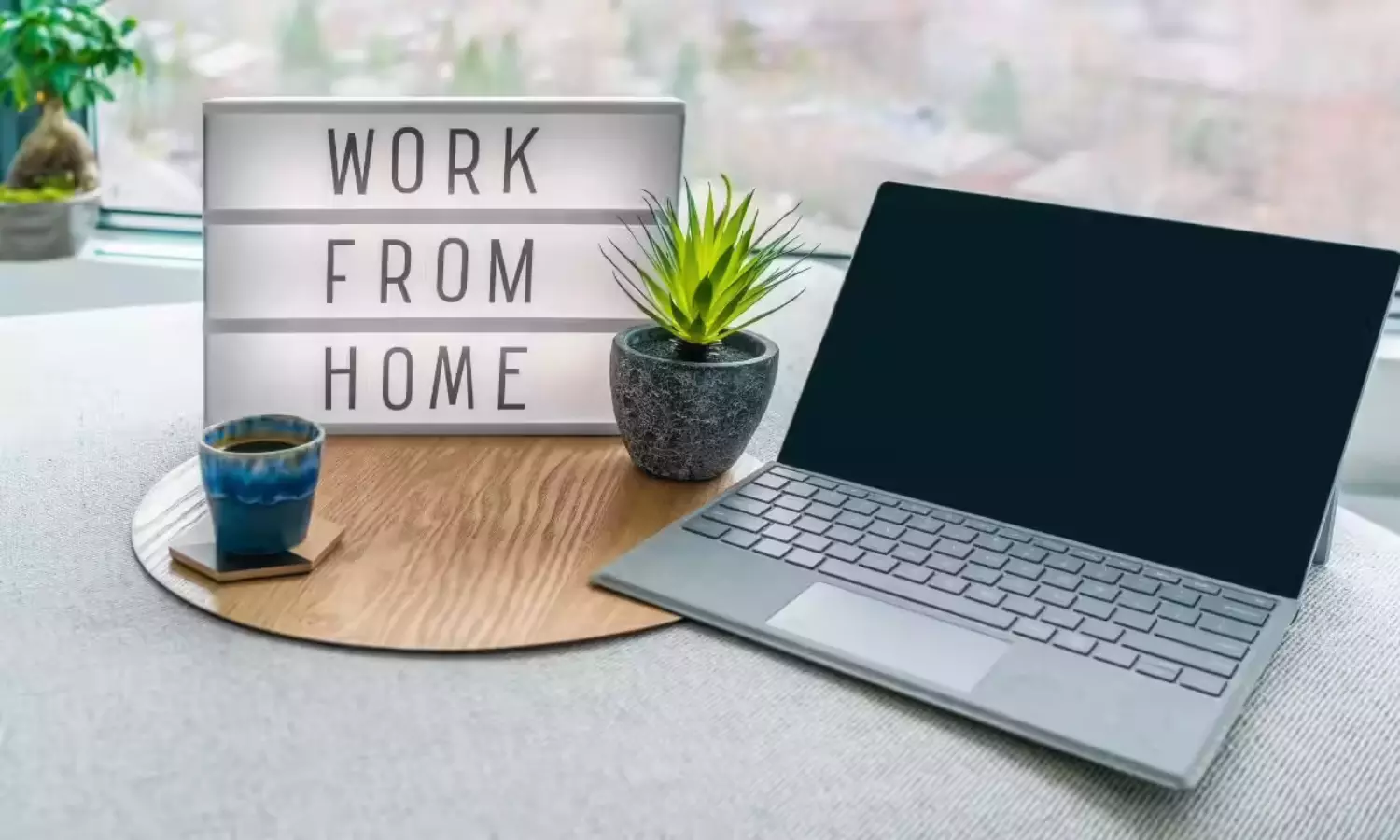 వార్ వేళ గ్యాస్ కొరత ఏమో కానీ ఉద్యోగులకు వర్కు ఫ్రం హోం