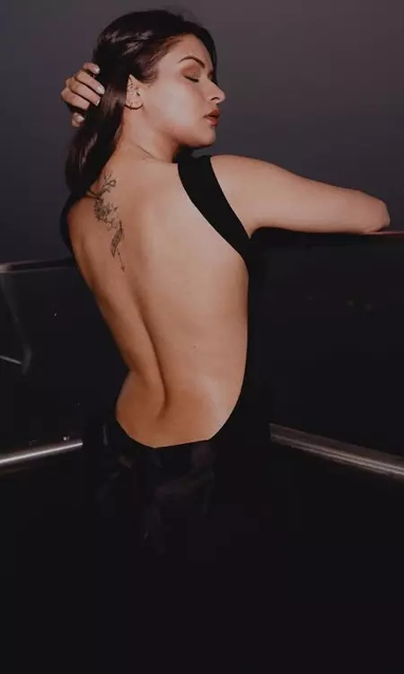 Avneet Kaur Mesmerizes in Mystical Balcony Photoshoot