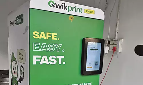 ఫోన్ తో స్కాన్ చేస్తే చేతికి ప్రింట్.. కూకట్ పల్లి మెట్రో స్టేషన్ లో కియోస్క్