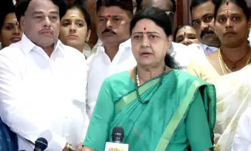 శశికళ కొత్త పార్టీ...  రెండు ఆకుల మీదనే గురి