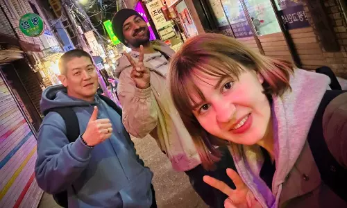 కొరియా వీధుల్లో కొరియ‌న్ ఫైట‌ర్స్‌తో క‌న‌క‌రాజు