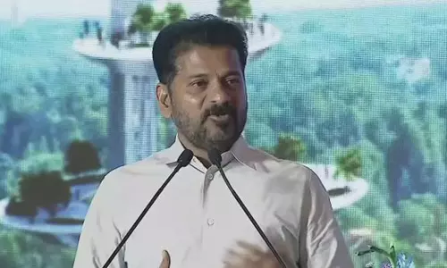 అభిమాన హీరో కోసం లారీ ఎక్కి మరీ... సీఎం ఫ్లాష్ బ్యాక్