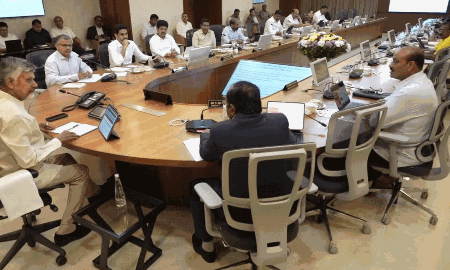 చెప్పేందుకు మీకు విసుగు రాదు.. వినేటోళ్లకు వస్తోంది బాబు