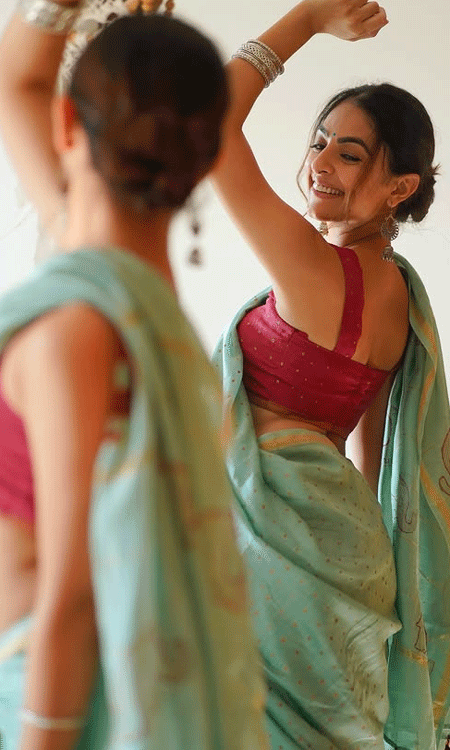 Maria Looks Dazzling In These Snaps