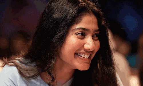 బాలీవుడ్ లో బిజీగా ఉన్న సాయి పల్లవి.. మరో క్రేజీ ప్రాజెక్టులో ఛాన్స్!