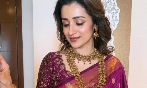 ట్రెడిషనల్ లుక్ లో అందంగా ముస్తాబైన త్రిష.. ఫోటోలు వైరల్
