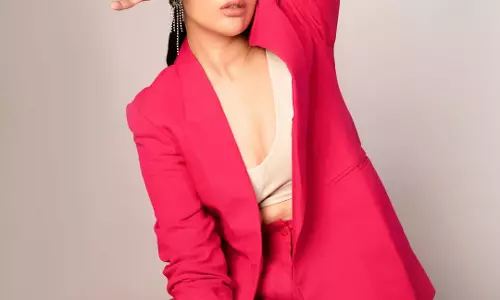 Malvi Malhotra Walks In With Confidence In Her Latest Snaps