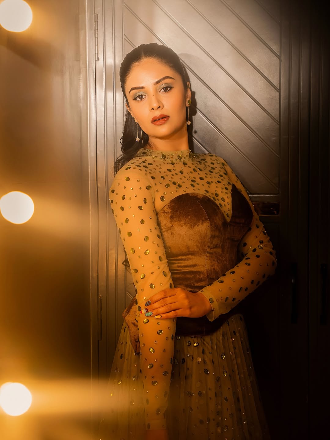 Sreemukhi Stuns in Golden-Brown Ethnic Look Sreemukhi Stuns in Golden-Brown Ethnic Look