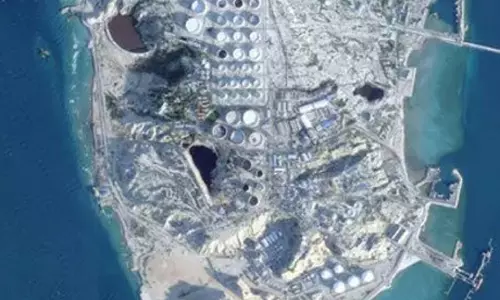 ఇరాన్ ఆర్థిక వెన్నెముకపై దెబ్బ!.. ఆయిల్ టెర్మినల్స్‌పై క్షిపణుల వర్షం.. పెట్రో ఆదాయానికి గండి!