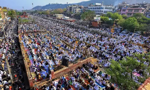 Video Of The Day: Hindu-Muslim Bhai Bhai!