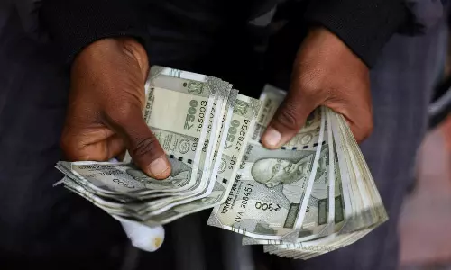 1st Time In History: Rupee Crashes To 94 Rs Vs US Dollar